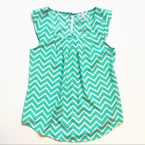 🌸 Candie’s Chevron Top - Size XS